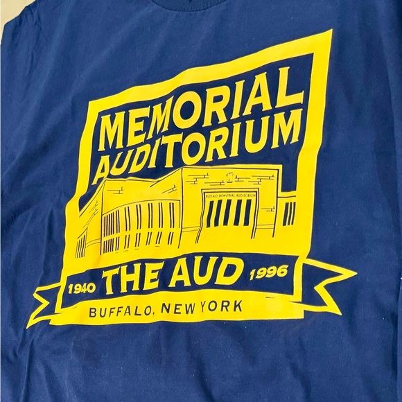 Men’s XXL blue short sleeve t-shirt with gold Memorial Auditorium “The Aud” logo - Picture 1 of 6